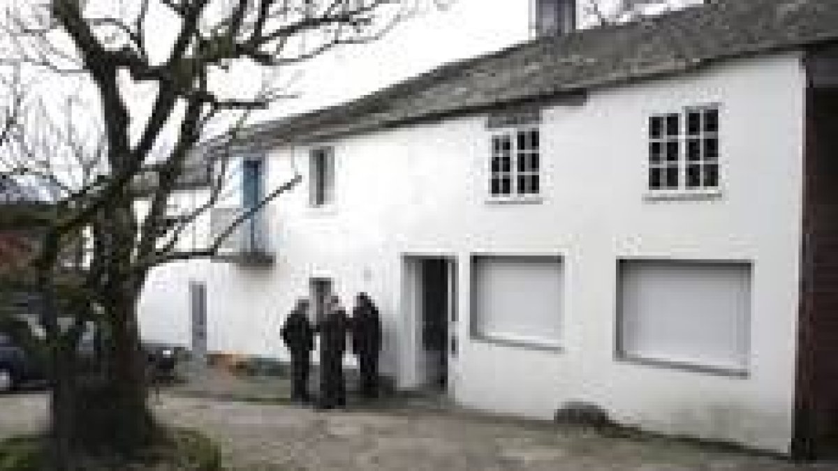 Fachada de la casa de la soldado española fallecida