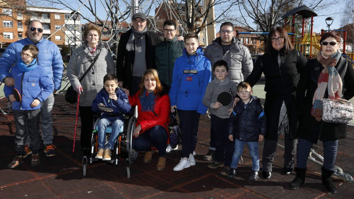 Afectados y familiares leoneses reclaman más investigación para avanzar en el tratamiento de las enfermedades raras.