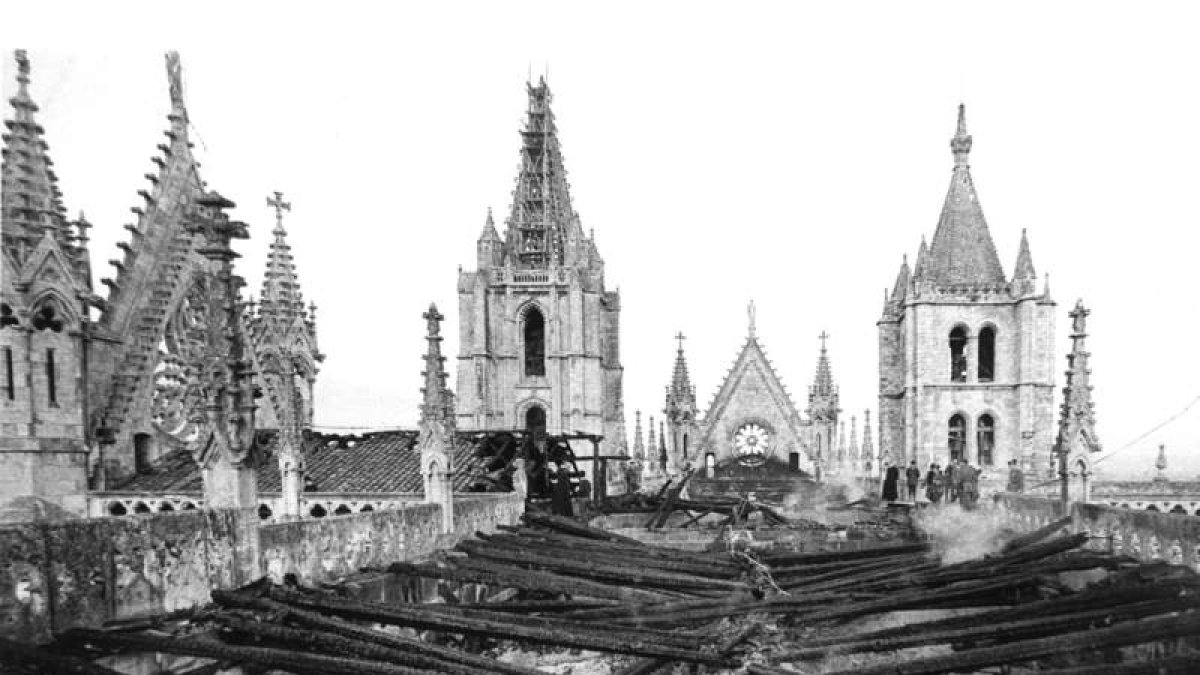 Imagen del incendio ocurrido en la Catedral en 1966. C. A. DELGADO