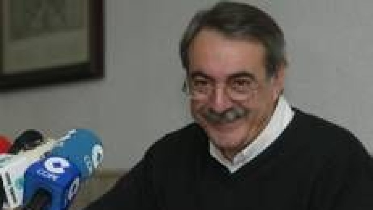 Antonio Canedo anunció ayer su candidatura para ocupar la secretaría comarcal del PSOE