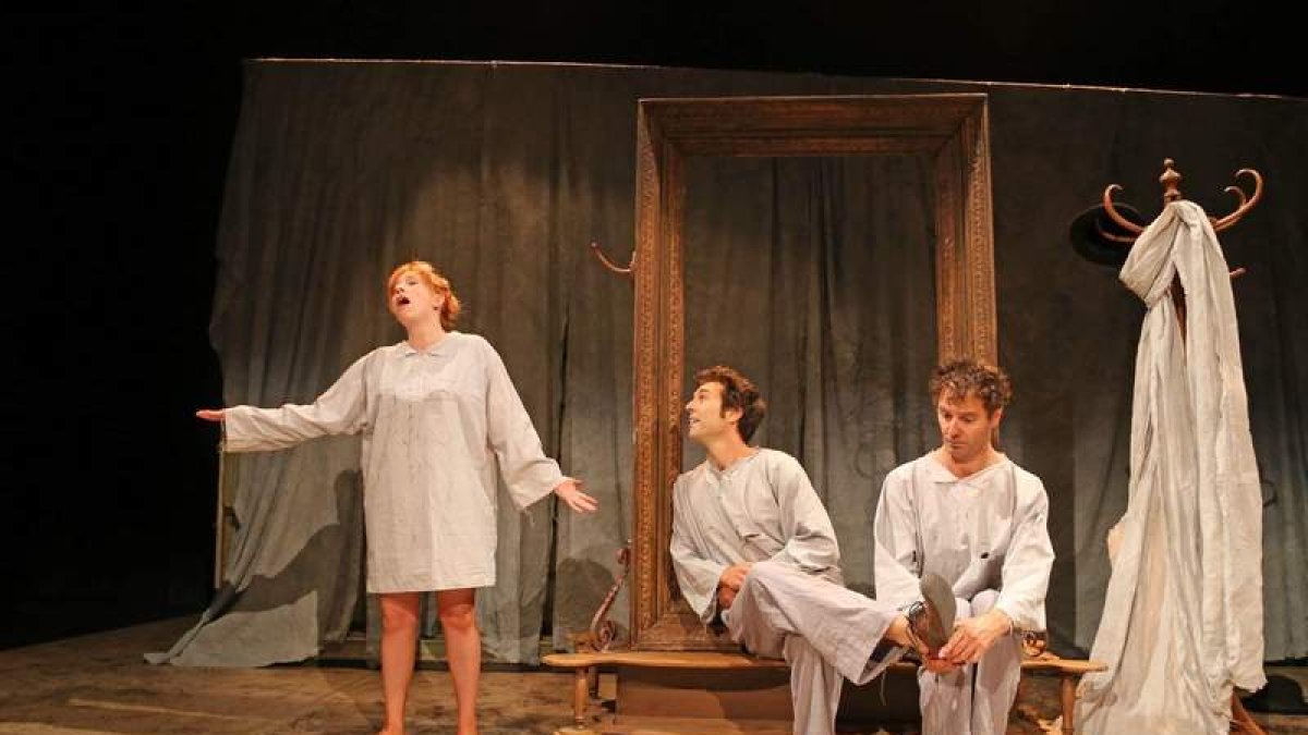 Una de las escenas del espectáculo ‘Dèjá vu’. ERIN BASSABR