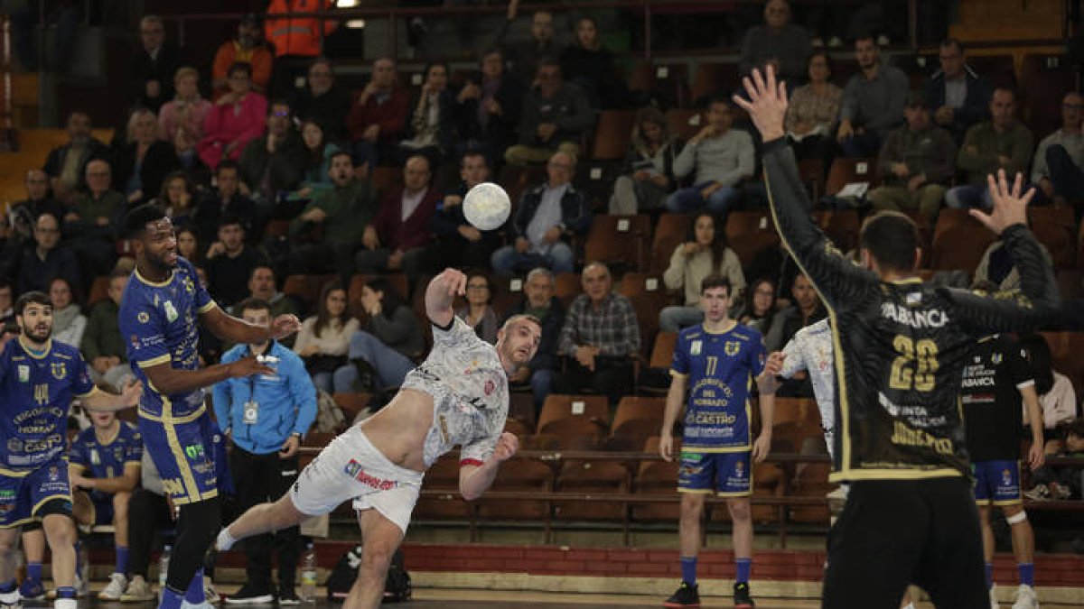 Partido de balonmano Ademar - Cangas. F. Otero Perandones.