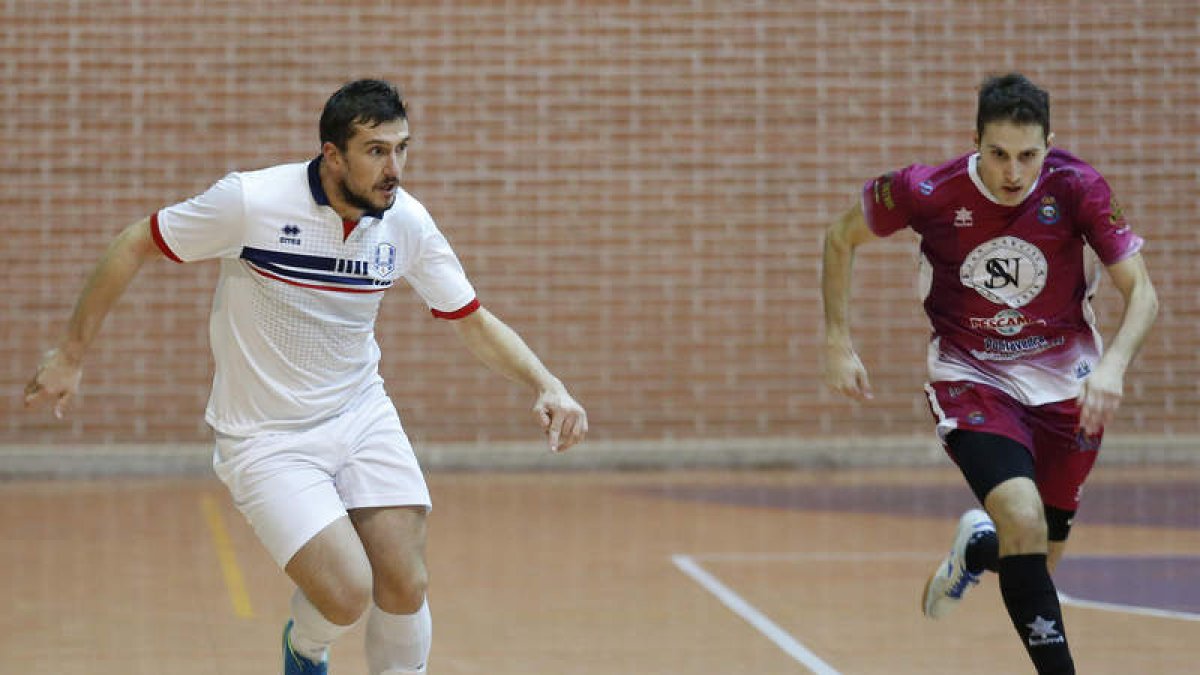Jorge Corral se reencontró con el gol frente al equipo gallego. FERNANDO OTERO