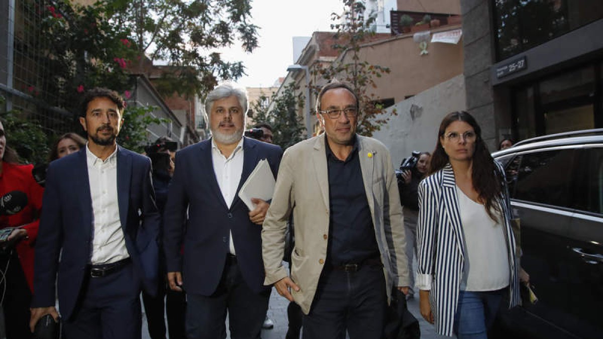 El presidente del Consell Nacional de Junts per Catalunya, Josep Rull antes de la reunión. MARTA PÉREZ