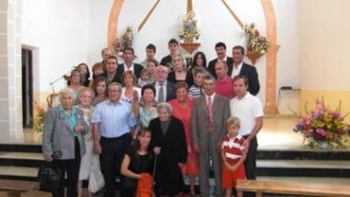 Los familiares de Alberta Gómez, a la finalización de la Eucaristía.