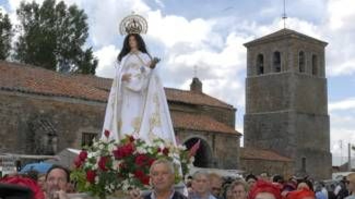 El folclore, una parte esencial de la romería de Camposagrado