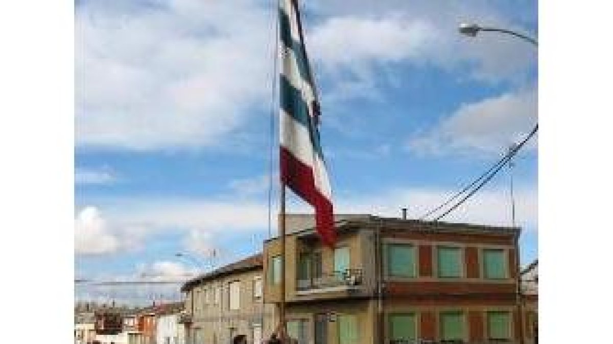 Una subvención del ILC permite recuperar el pendón del pueblo