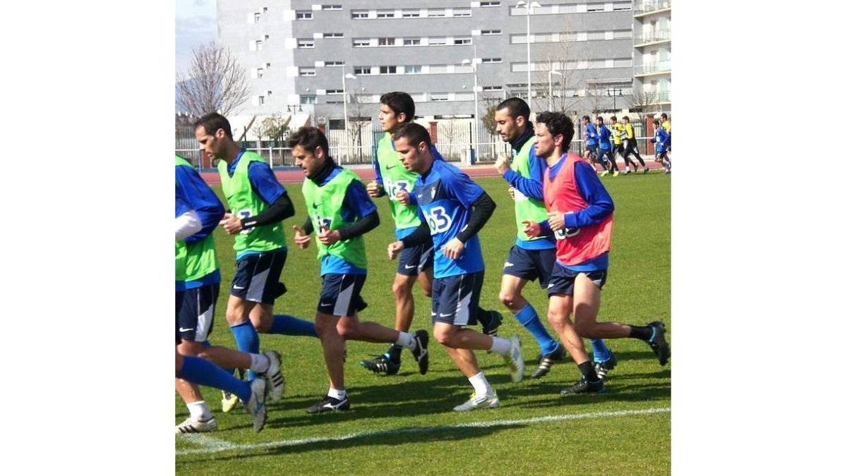 Ruiz (segundo por la izquierda) es una pieza vital en la Deportiva.