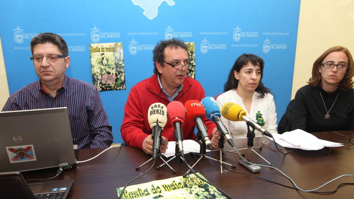 José Alonso, Gaztelumendi, Marisa Cela y Cristina Dapia, ayer en la sede del Consejo.