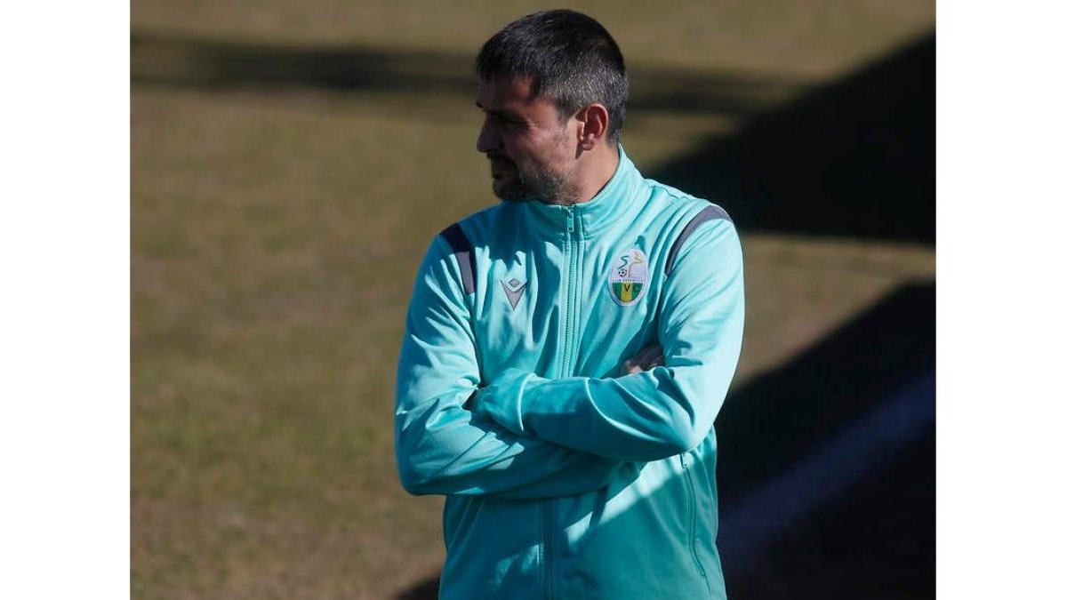 Nanín, entrenador del equipo virginiano. FERNANDO OTERO