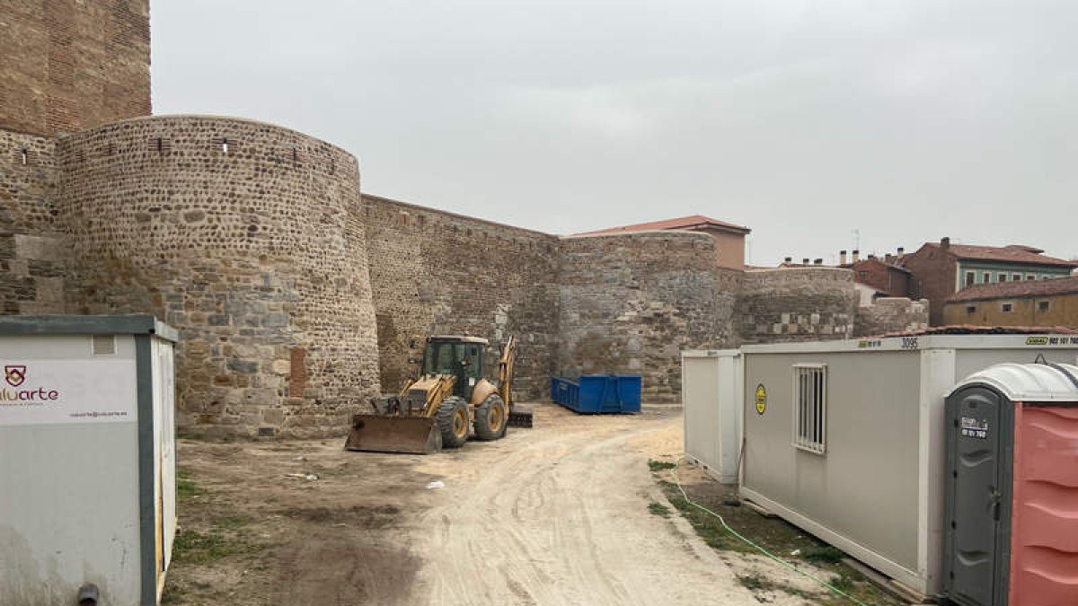 En breve comenzarán las excavaciones en la muralla tardorromana. RAMIRO