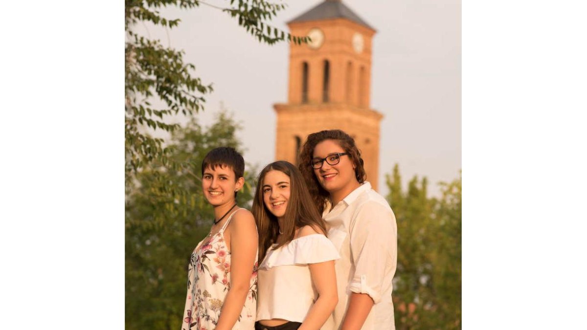 Reina y damas de las Fiestas de la Zarza 2017 de Villamañán. DL