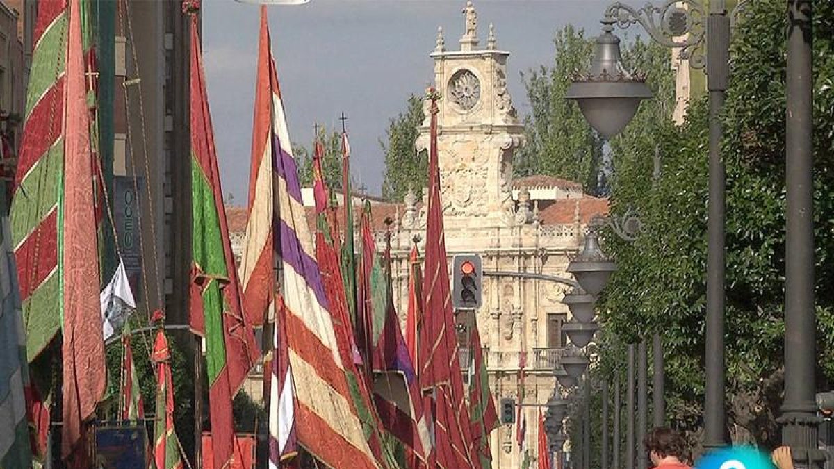 Pendones en un acto en León. DL