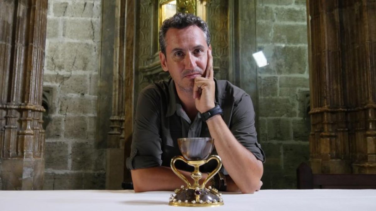 El periodista y escritor Lorenzo Fernández Bueno desembarca en Discovery MAX con el programa 'Los enigmas de nuestra historia'.