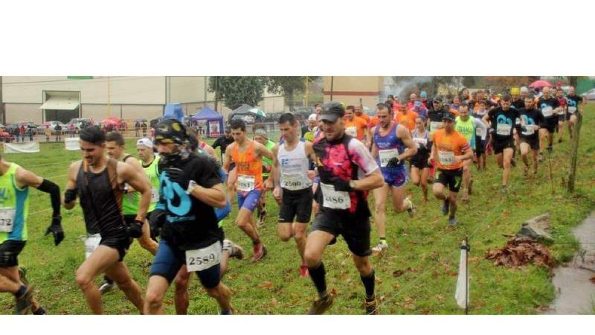 El cross de Noceda contó con más de un centenar de participantes en la línea de salida.