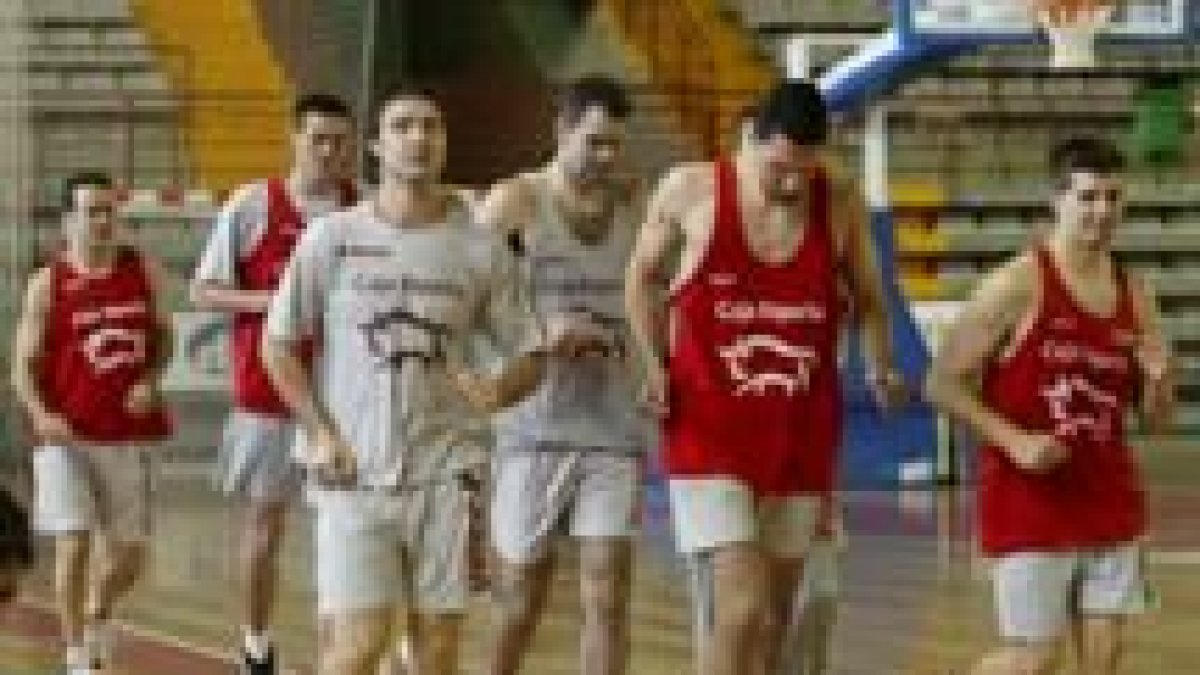 León trabaja en el Palacio para apurar la preparación de las dos primeras citas con el Tenerife