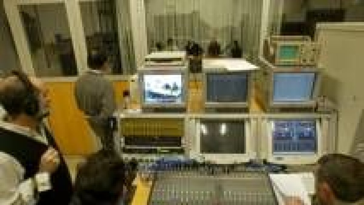 Radio Zarza, la emisora escolar del Giner de los Ríos, ya emite en el 99.6 FM