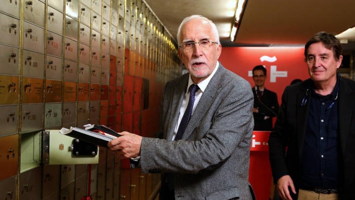 Luis mateo díez encierra dos libros inéditos en la caja de las letras