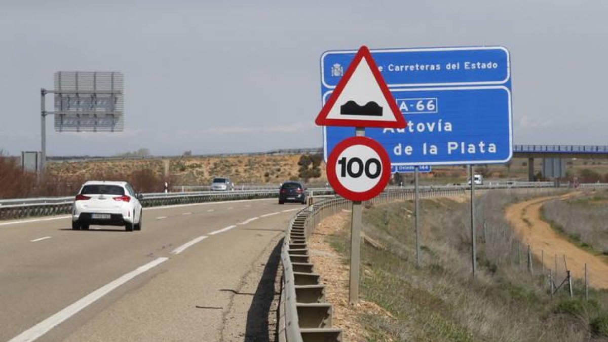 Un tramo de la A-66 a su paso por León.