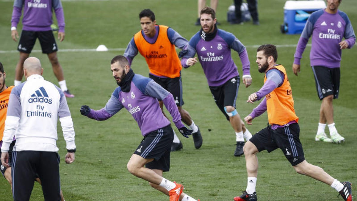Ramos reaparecerá esta noche en el equipo merengue, mientras Benzema es duda. EMILIO NARANJO