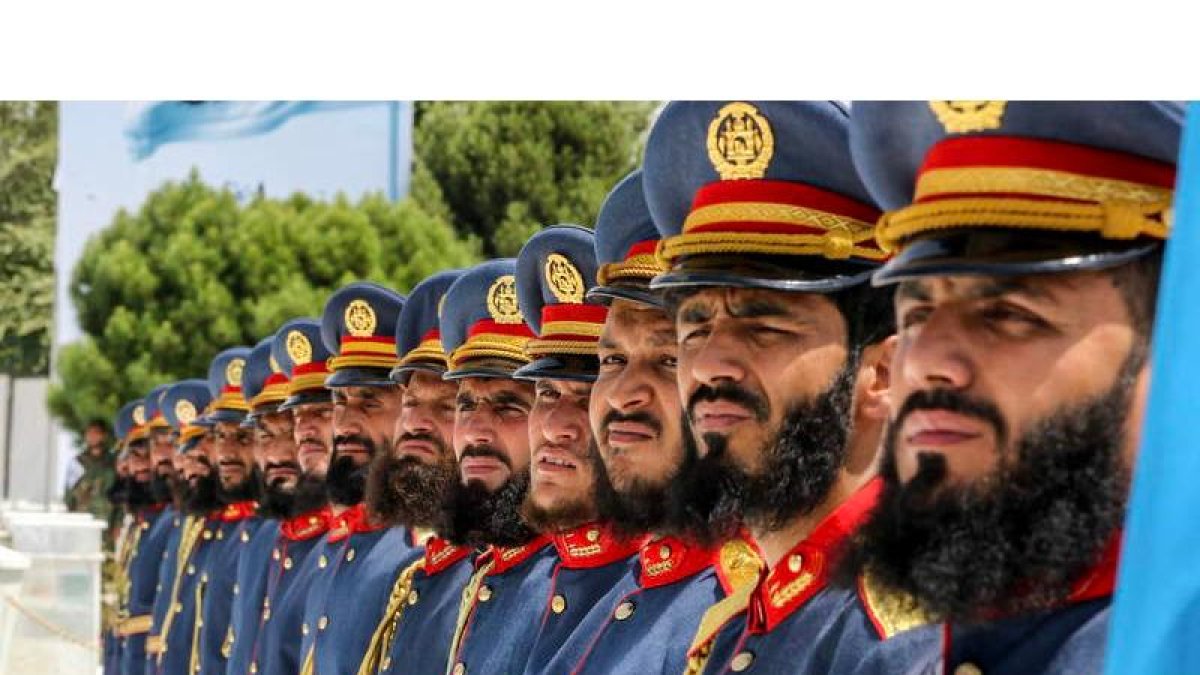 Imagen de la guardia talibán en un desfile de honor