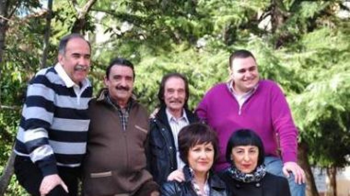 Los integrantes del nuevo grupo de música folk leonesa Calle Ancha.