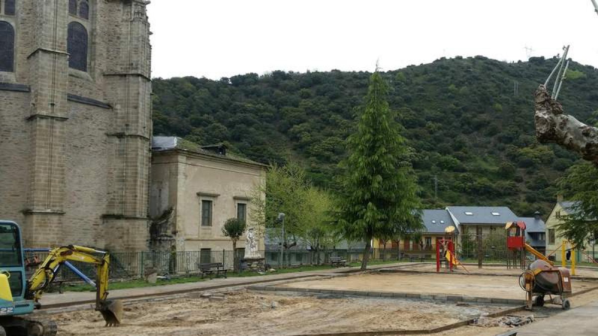 Inicio de las obras de rehabilitación de la zona de juegos.