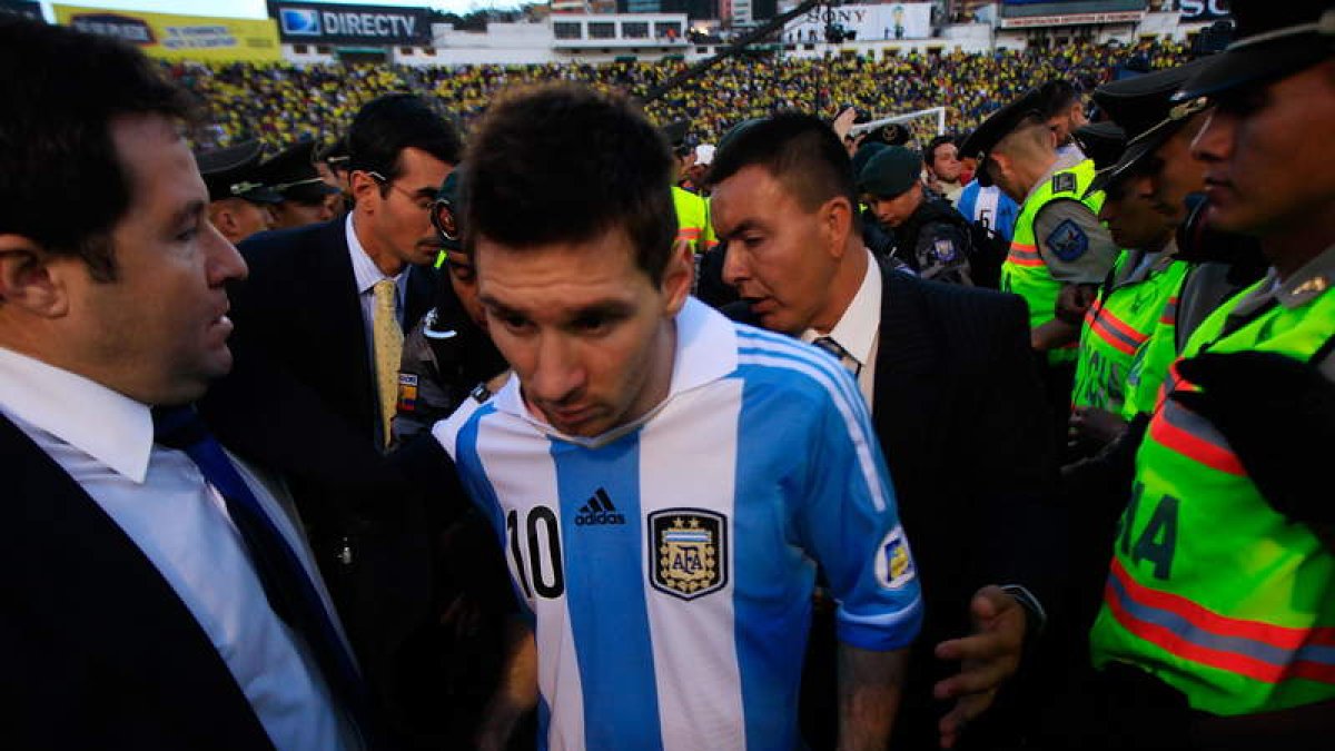 Messi, con Argentina, defiende su inocencia.