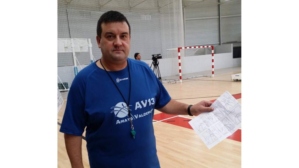 La plantilla del Pajariel fue recibida por el alcalde y los concejales de Deportes y Hacienda.