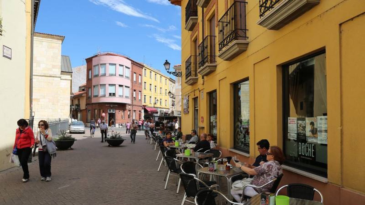 Salir a cenar es en la capital leonesa más caro que la media nacional.