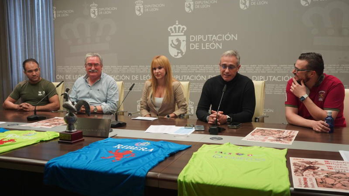 Momento de la presentación del corro Ribera contra Montaña en la Diputación Provincial. J. NOTARIO