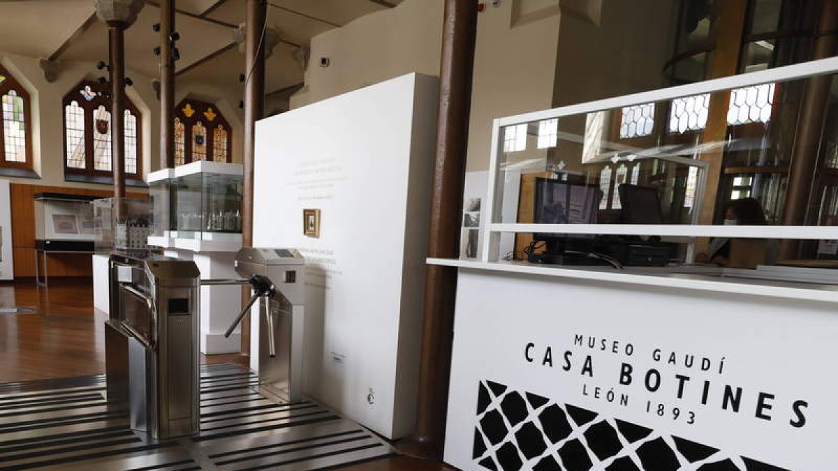 Torno y taquilla instalados a la entrada de Botines. MARCIANO PÉREZ
