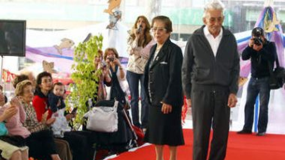 Desfile de moda de la semana del mayor.