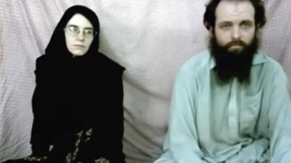 La pareja compuesta por Joshua Boyle y Caitlan Coleman, secuestrada por los talibanes, en vídeo del 2013.