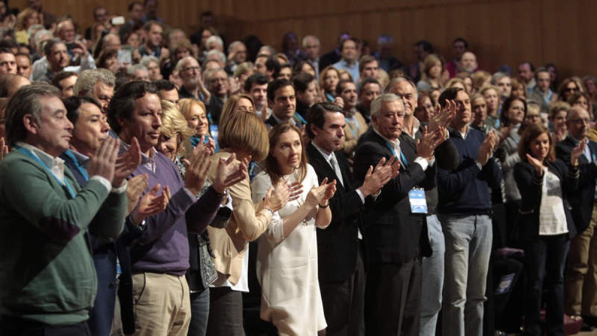 Los asistentes aplauden durante la jornada de ayer