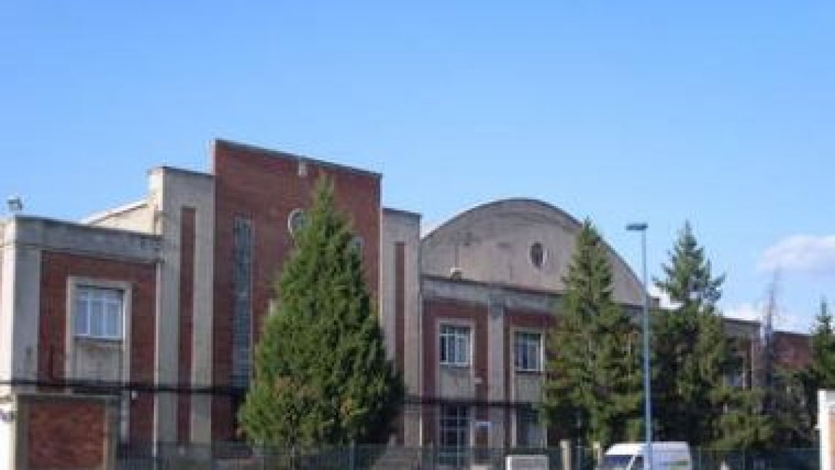 El proyecto provisional tenía previsto demoler los talleres de Renfe en el barrio de La Sal.
