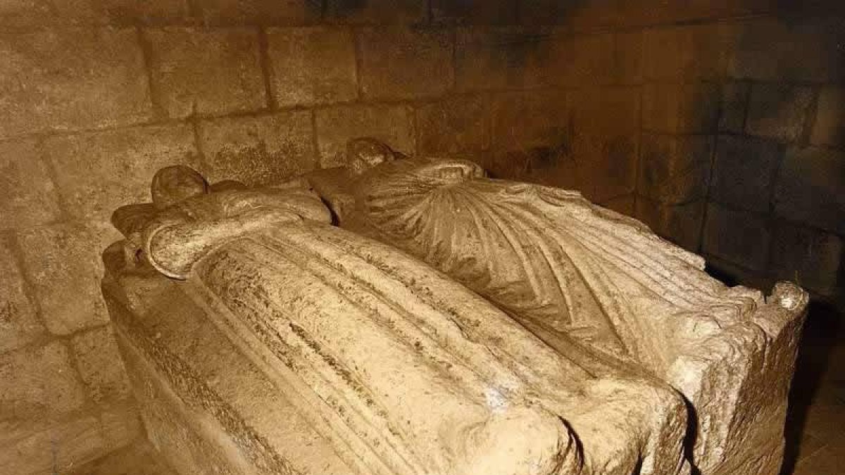 Sepulcros atribuidos a los fundadores del monasterio: doña Teresa y don García Pérez