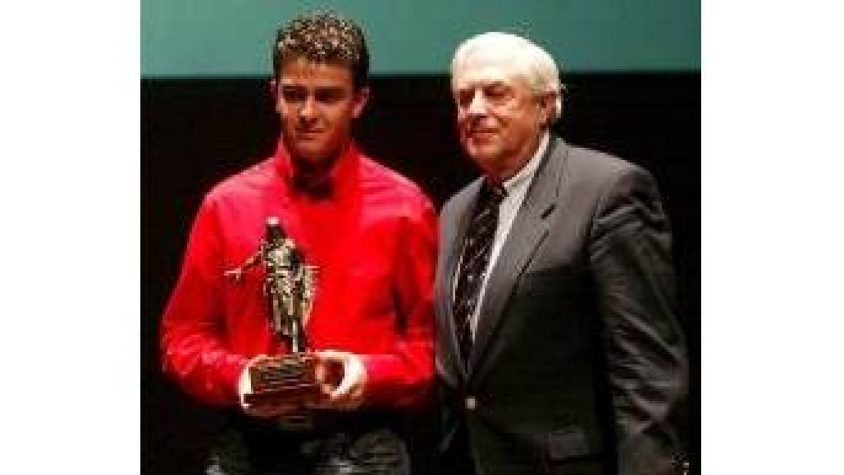 Jorge García fue elegido mejor jugador del 2003 en León