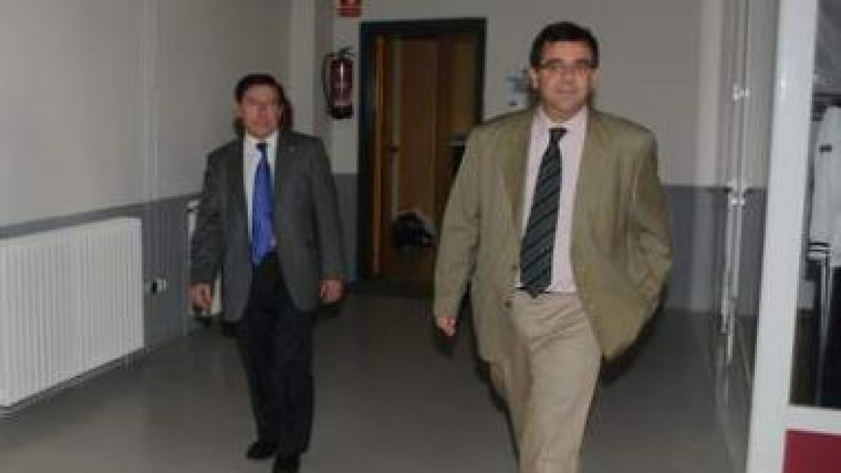 El administrador concursal de la Cultural, Emilio Guereñu (d), presentó las cuentas al Juzgado.