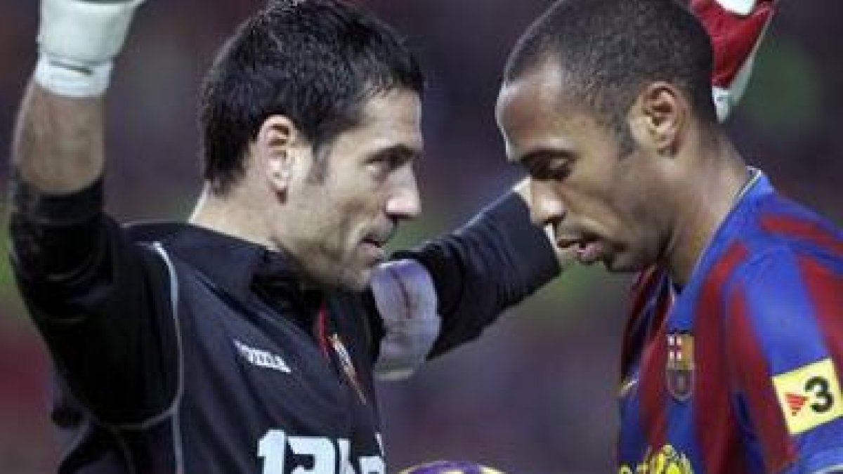 Palop (i) y Henry se vuelven a ver las caras esta noche en el Camp Nou.