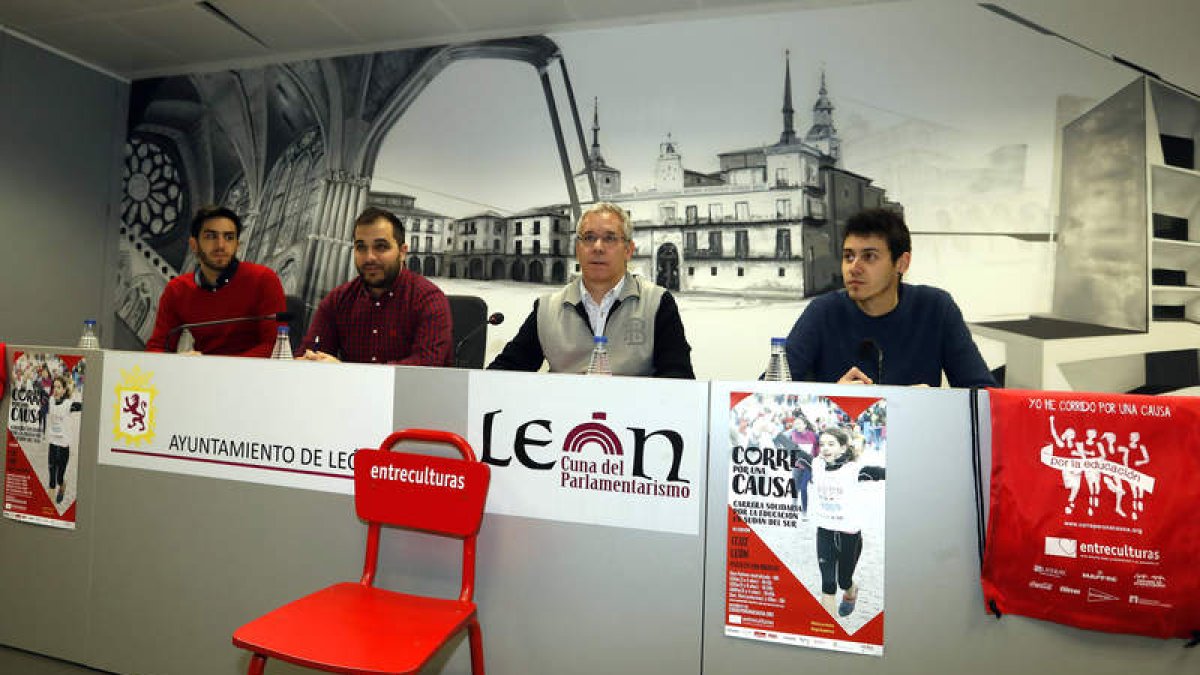 Presentación de la carrera, ayer en el Ayuntamiento. MARCIANO