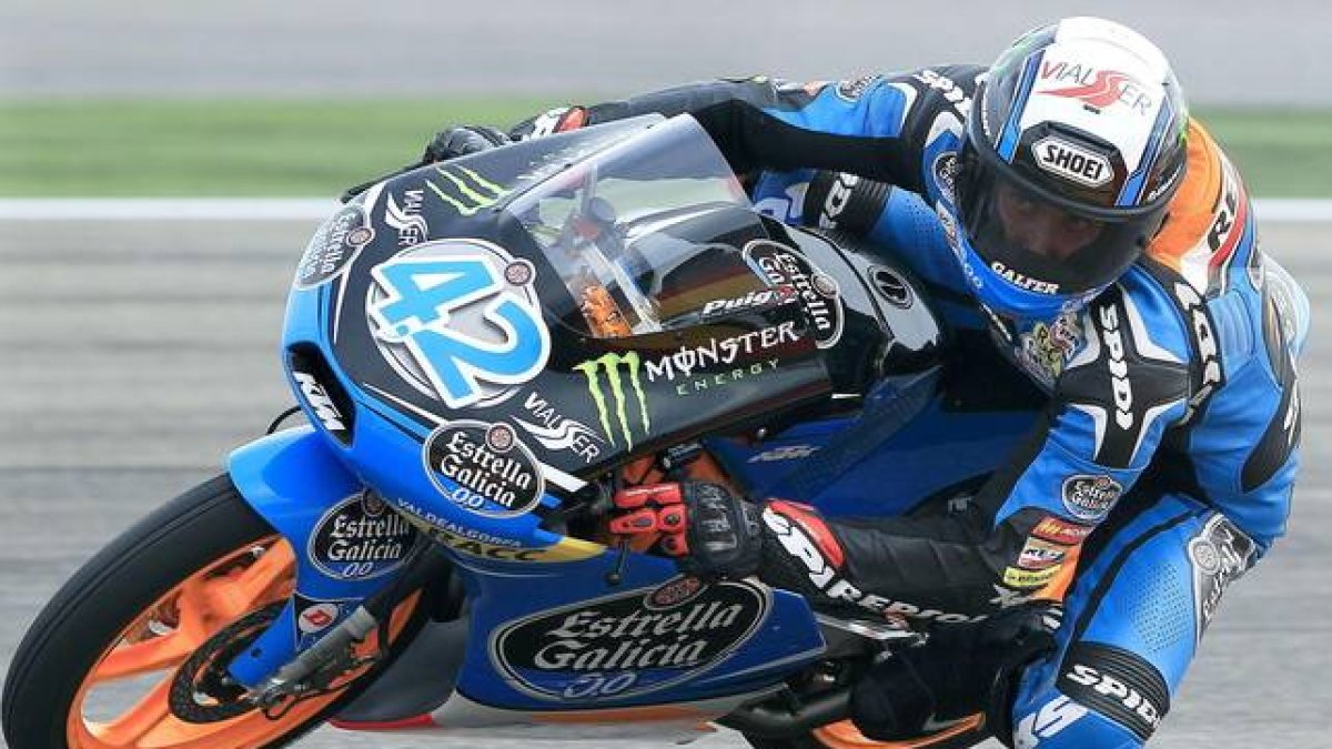 El piloto español de Moto3 Alex Rins (Team Estrella Galicia 0,0), durante los entrenamientos en el Circuito Motorland en Alcañiz (Teruel).
