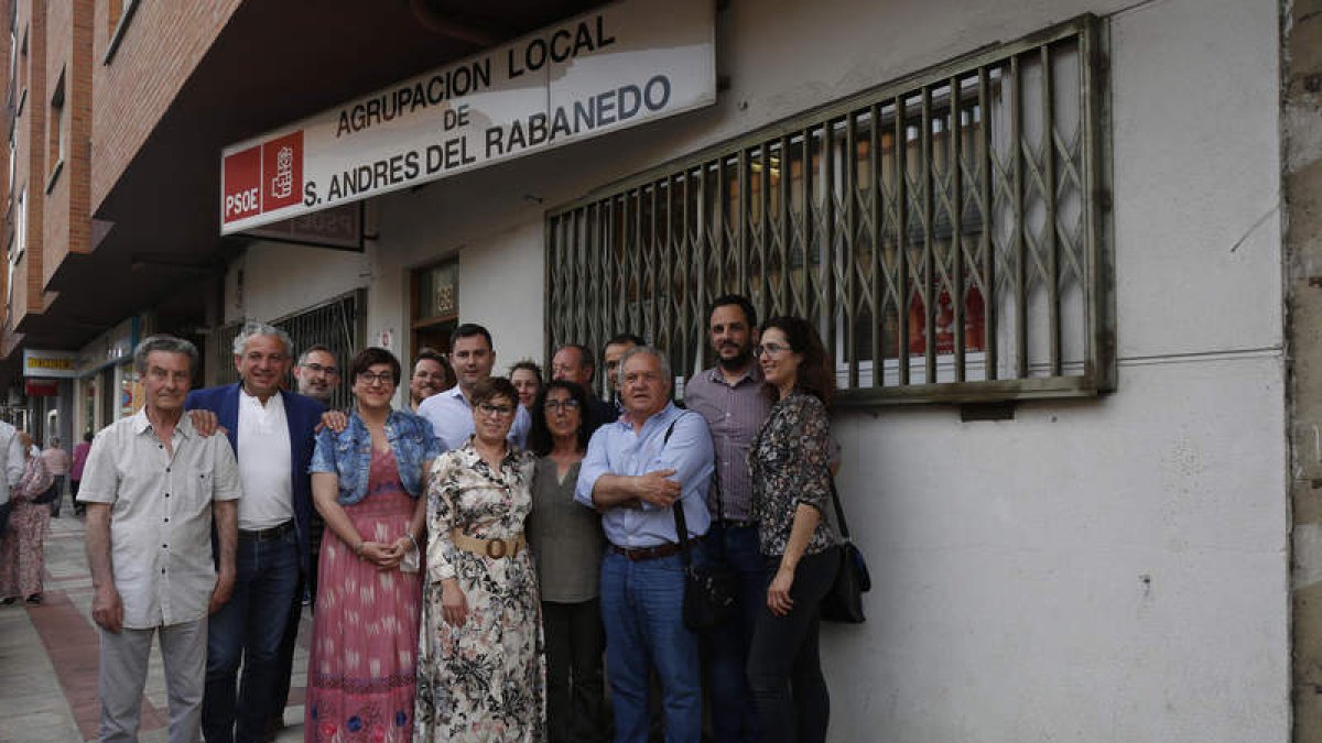 Cabañas, junto a su ejecutiva, Cendón y Sen, ayer. FERNANDO OTERO