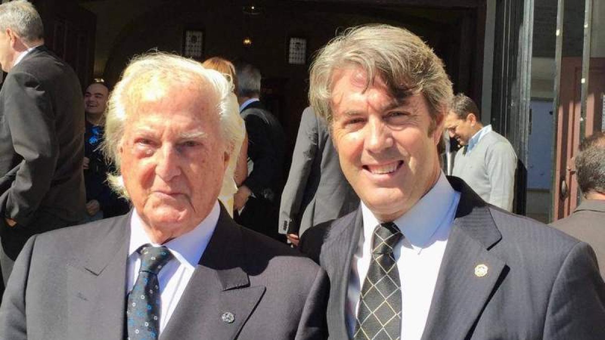 Imagen de archivo de Miguel Martín-Granizo, con su hijo Rafael. DL
