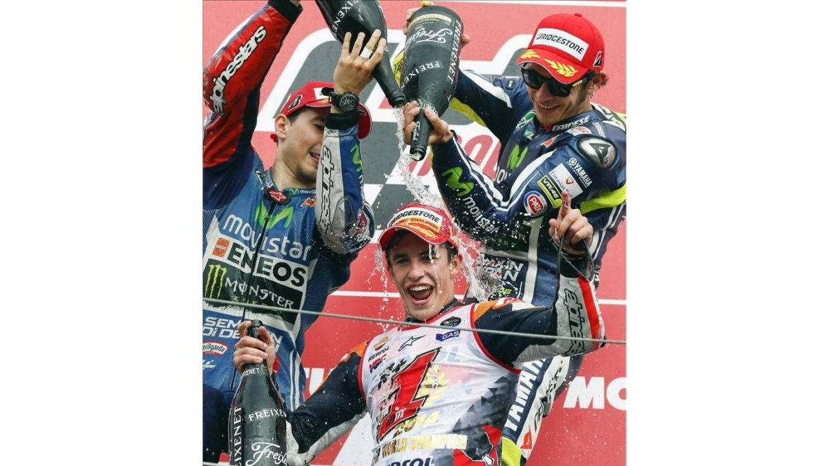 Marc Márquez renueva su título mundial y continúa batiendo récords.