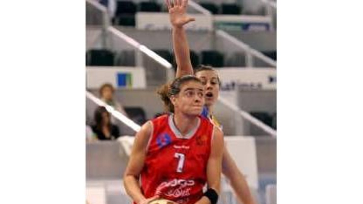 La jugadora del Acis Isa Sánchez anotó los últimos tiros libres