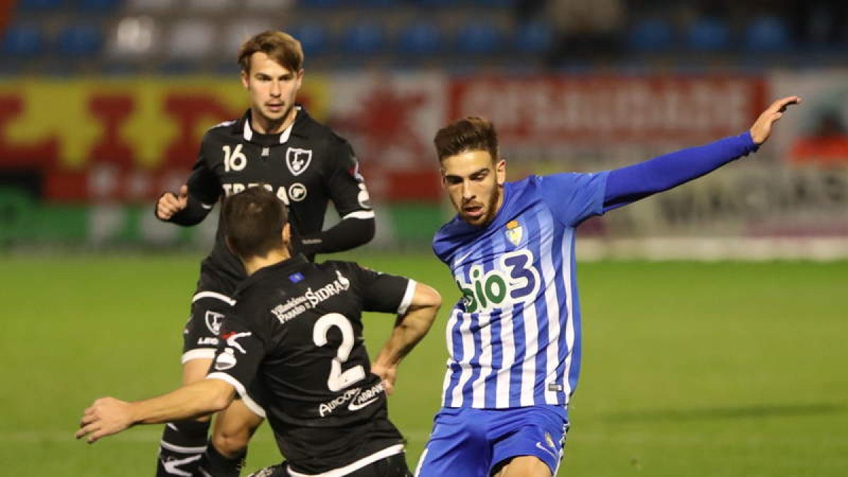 El equipo blanquiazul juega mañana en Vilagarcía de Arousa y el domingo en Valladolid. L. DE LA MATA