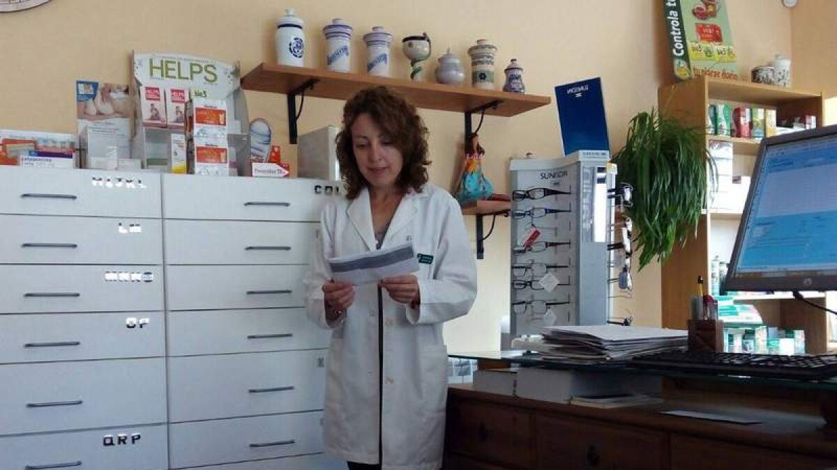 La farmacéutica de Santa Colomba de Somoza en una foto de archivo.