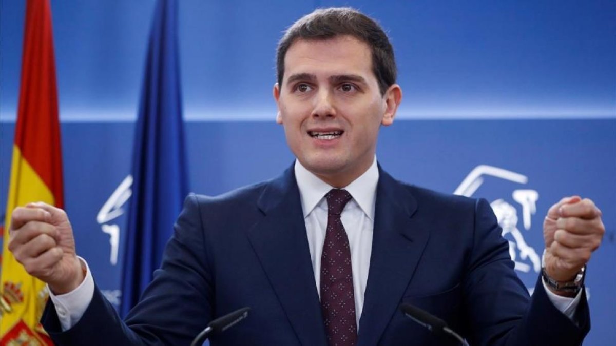 El lider de Ciudadanos, Albert Rivera, durante la rueda de prensa para anunciar su acuerdo con el Gobierno para apoyar los presupuestos de 2018.