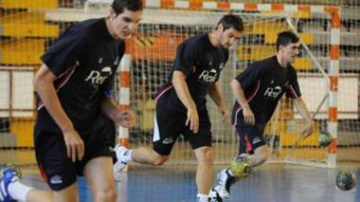 Montoro, Prce y Doder durante los entrenamientos en el Palacio de Deportes.